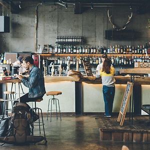 Nui. Hostel & Bar Lounge